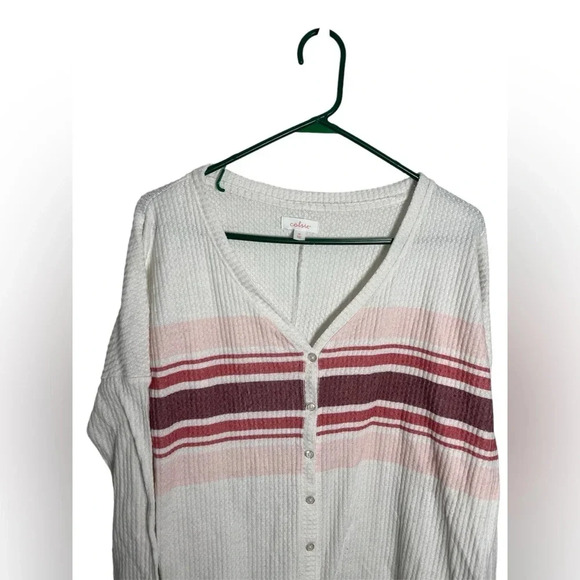 Colsie White Long Sleeve Button up waffle shirt size Medium - Picture 4 of 5